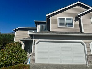 Building Photo - Bothell Townhouse