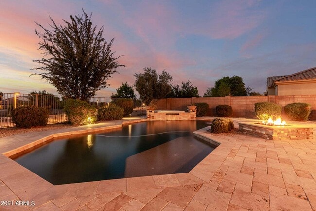 Building Photo - Eagle Glen Cul-de-sac Beauty