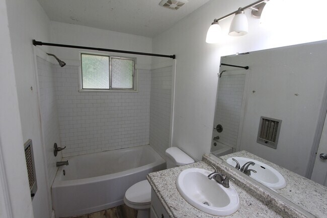 Building Photo - 641 Stamie Dr