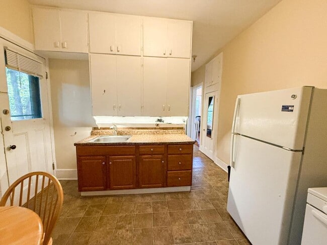 Building Photo - 115 Stewart Ave