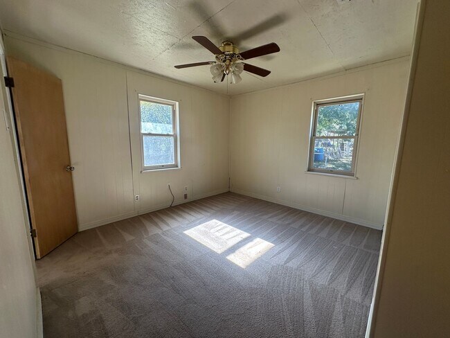 Building Photo - 115 Dawn Dr