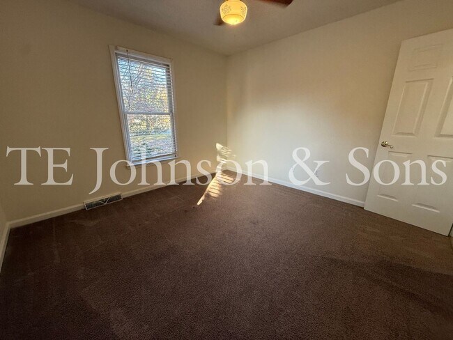 Building Photo - Charming 3-Bedroom Home with Rocking Chair Porch and Screened Back Patio