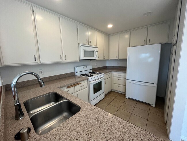 Building Photo - 2556 Ocean Cove Dr