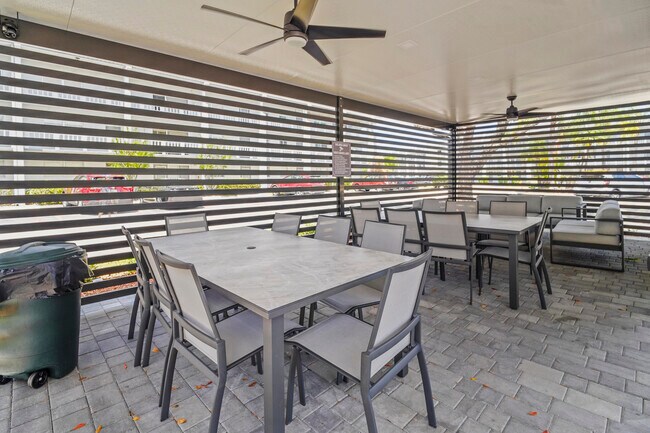 Building Photo - 6650 Royal Palm Blvd