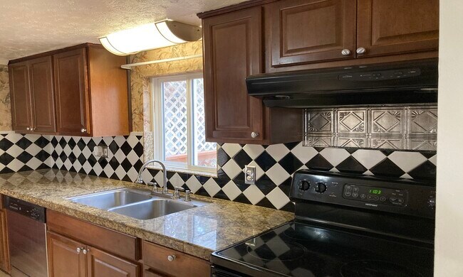 Building Photo - 7235 SE Clatsop St