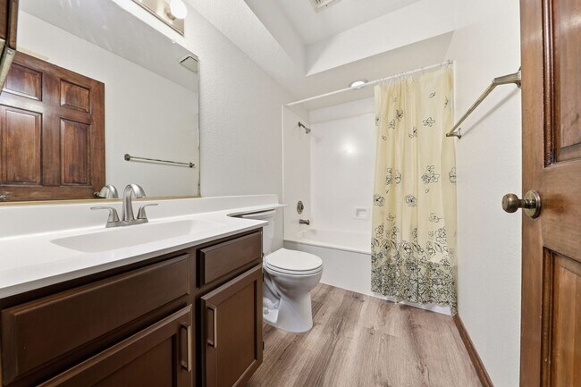 Building Photo - Beautifully Updated 2BR/2BA Downstairs Condo – Move-In Ready!