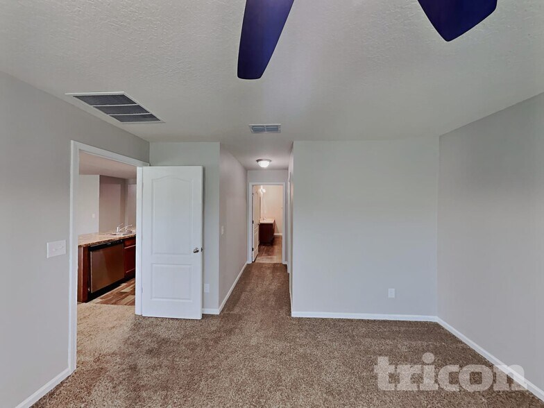 Building Photo - 464 Harley Dr