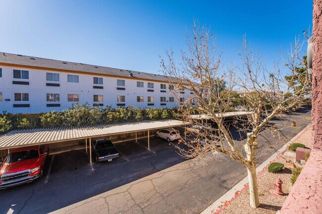 Building Photo - Beautiful 2 bed, 2 bath condo ready to mov...