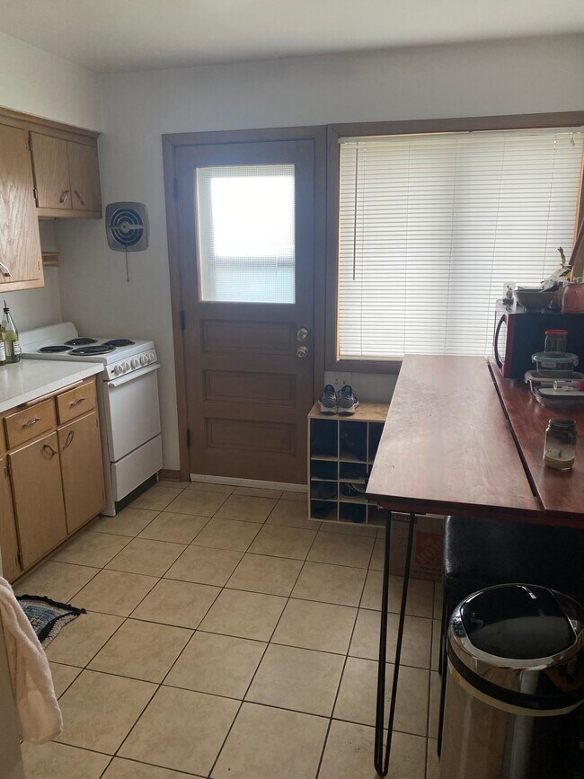 Kitchen - 9710 W Oklahoma Ave