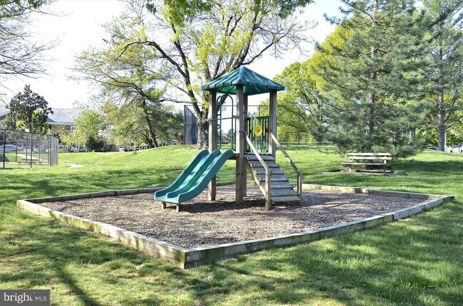 Building Photo - 2720 S Arlington Mill Dr