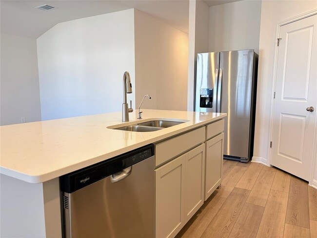 Building Photo - 440 El Capitan Lp