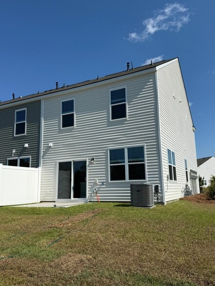 Building Photo - 191 Yarrow Way