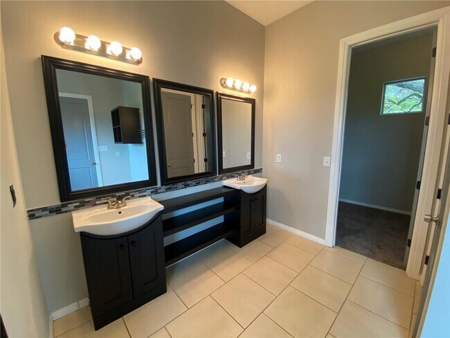 Building Photo - 204 Spellbrook Ln