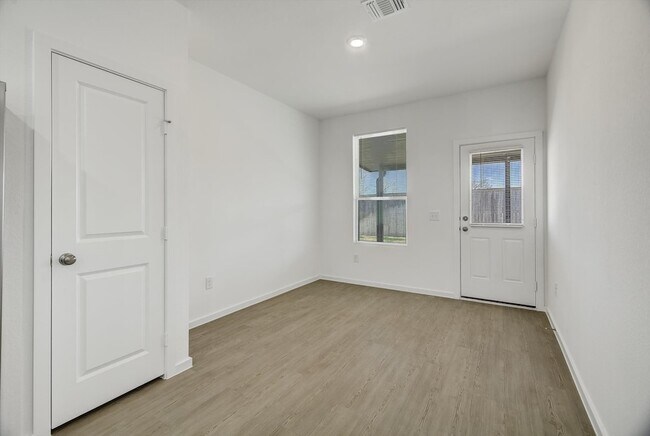 Building Photo - 519 Louis Ln