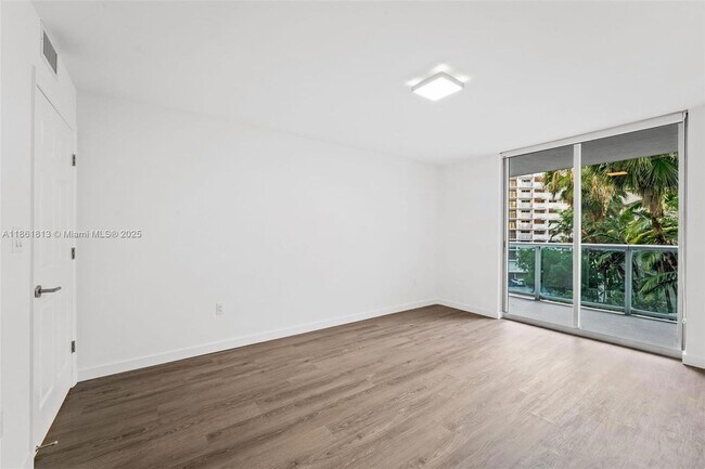 Building Photo - 1500 Bay Rd