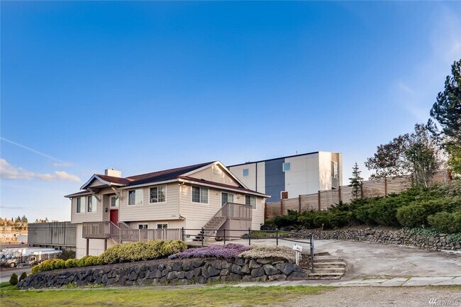 Building Photo - 2001 20th Ave S