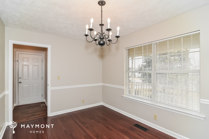 Building Photo - 1136 Lakes Edge Dr