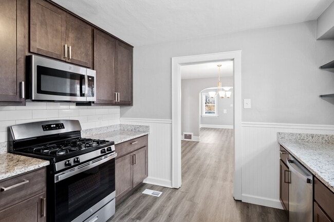 Building Photo - Flockin' Cute House