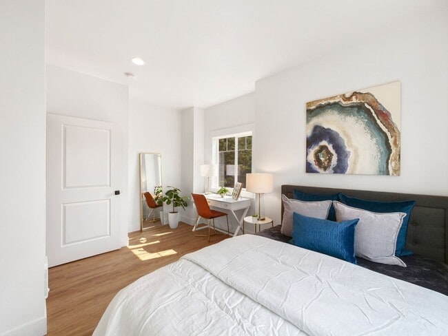 Building Photo - b2082