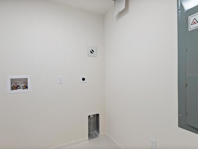 Building Photo - 1020 Sunset Point Rd