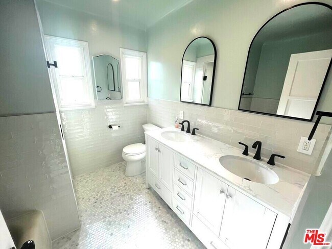 Building Photo - 958 N Vista St