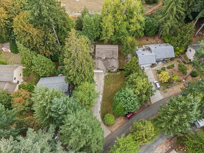 Building Photo - Spacious 3-Bed Home w/ AC, RV Parking & Hu...