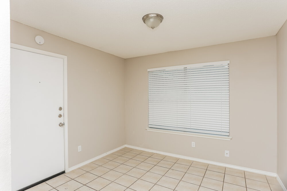 Building Photo - 2413 Claremont Dr