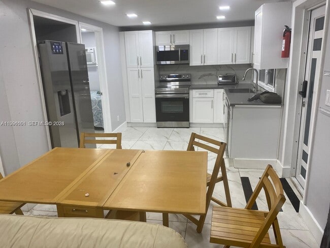 Building Photo - 2242 Polk St