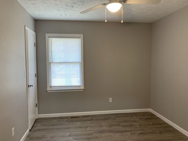 Building Photo - Charming 3 Bed, 2 Bath Home in Fayetteville