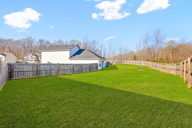 Building Photo - 1676 Putnam Dr