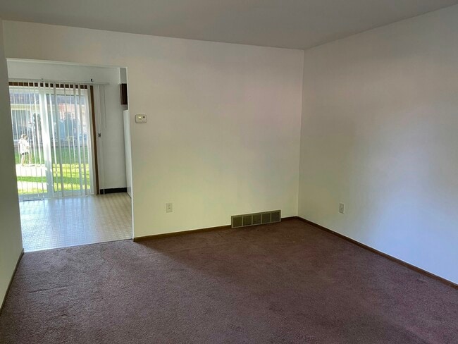 Building Photo - 4163 W Ridge Rd