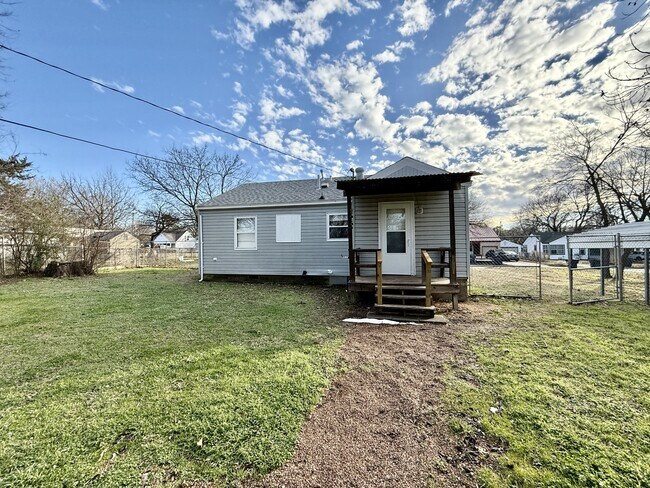 Building Photo - 709 11th Ave NW