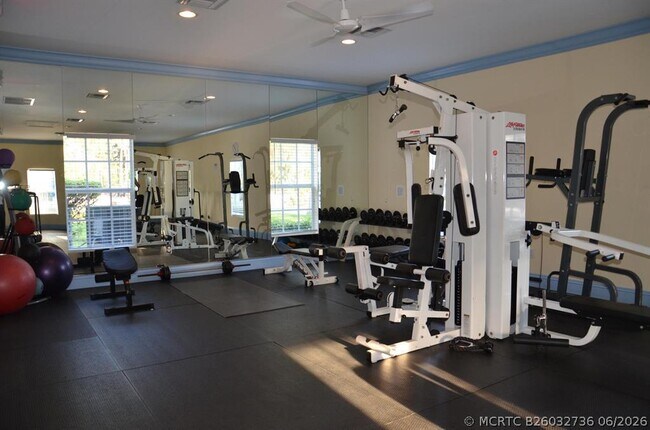 Building Photo - 6417 Bay Club Dr