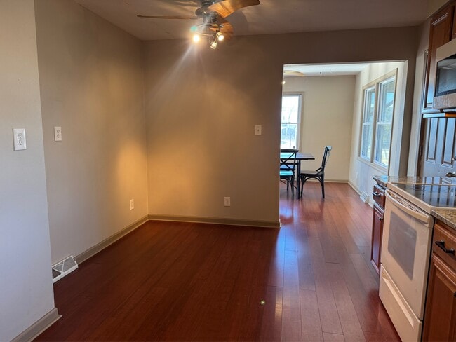 Building Photo - 1208 Toft St