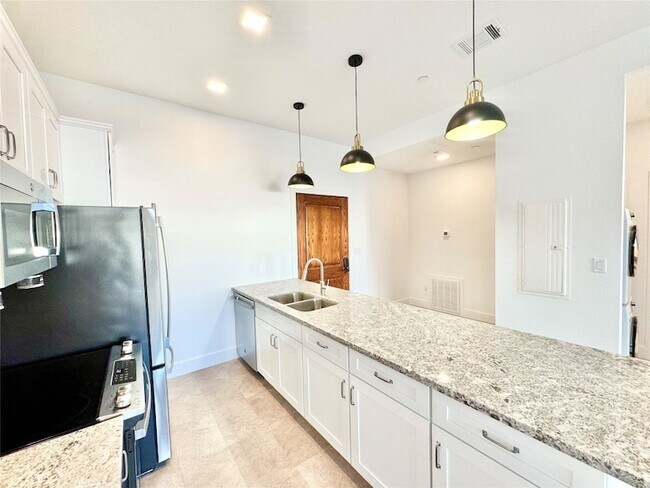 Building Photo - 2102 Mechanic St