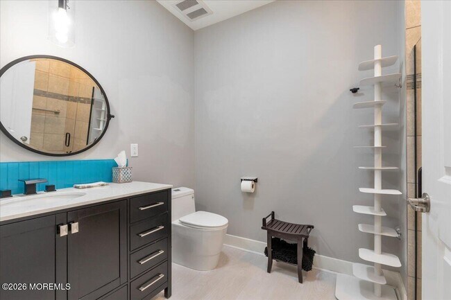 Building Photo - 29 Midway Rd N