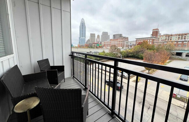 Building Photo - 228 Pike St