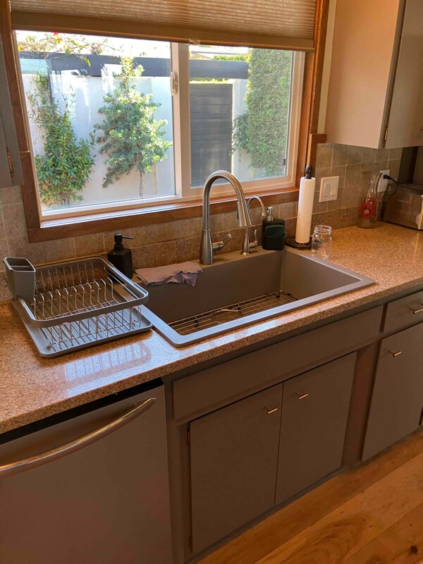 Building Photo - 705 Center Ct