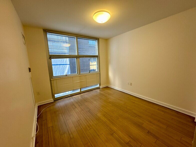 Building Photo - 42 Boylston St