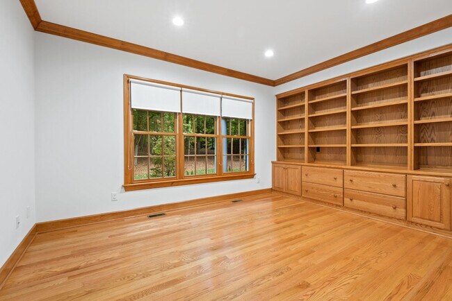 Building Photo - Available early March! Large and Lovely Home in Chapel Hill