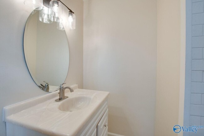 Building Photo - 814 Cleermont Dr SE