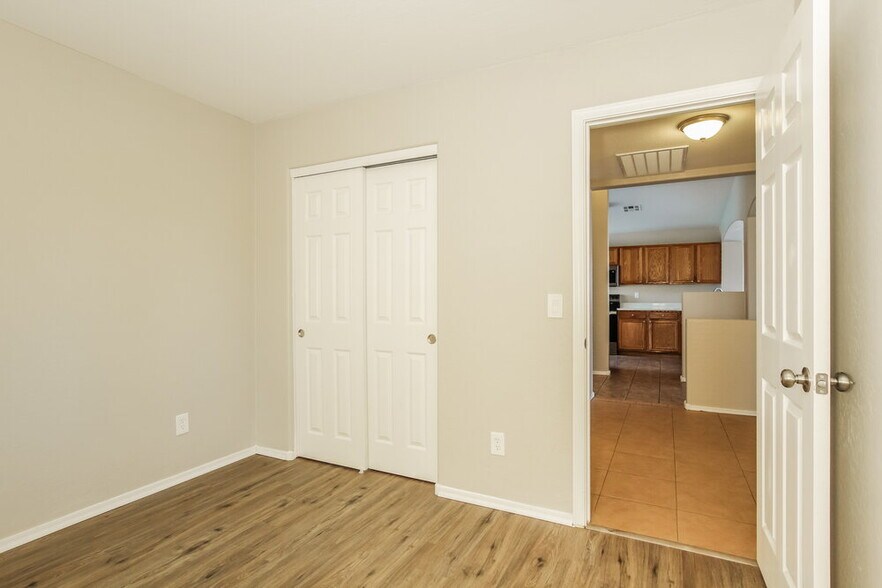 Building Photo - 1840 S 106th Ln