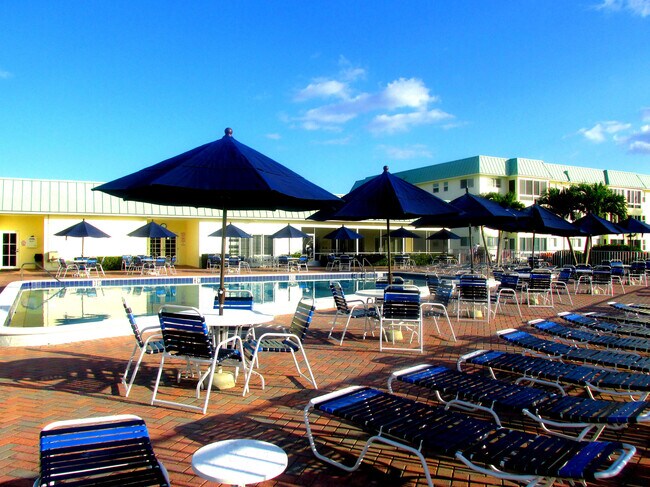 Building Photo - 19 Colonial Club Dr