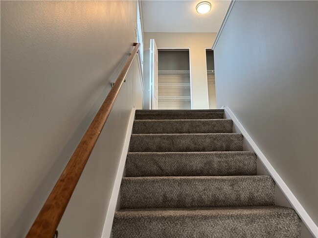 Building Photo - 808 Farmstead Ct