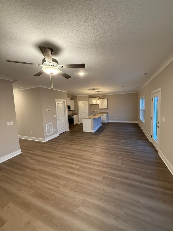 Building Photo - 2727 Farmhouse Dr