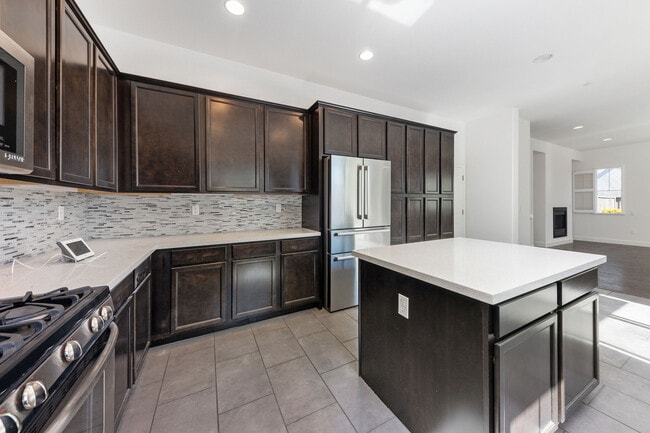 Building Photo - 1680 Southview Dr