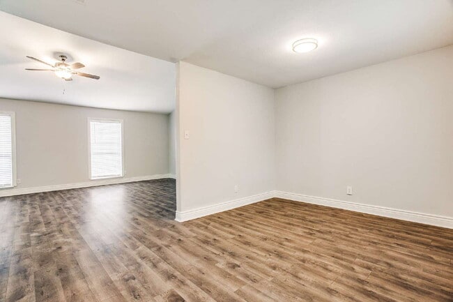 Building Photo - Beautiful 3-Bedroom Home Near Dining and Shopping with Spacious Backyard