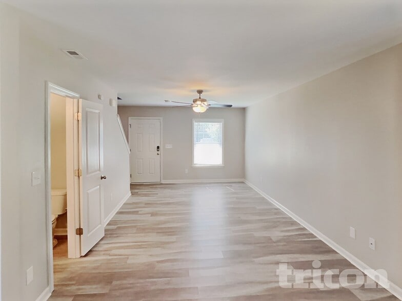 Building Photo - 2355 Whisperwood St