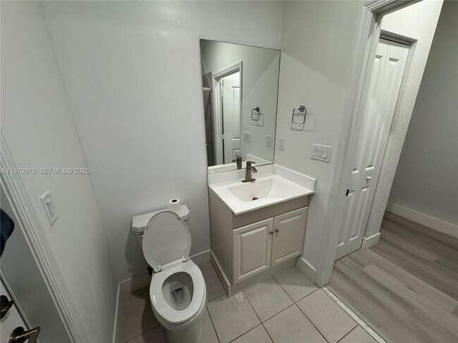 Building Photo - 2623 SE 8th Ct