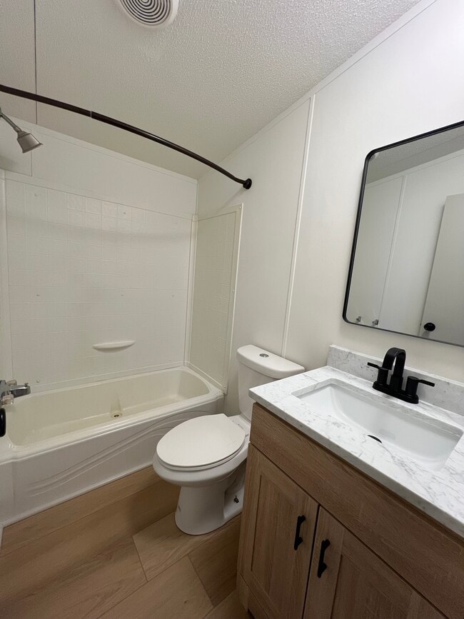 Building Photo - 1609 Walden Rd